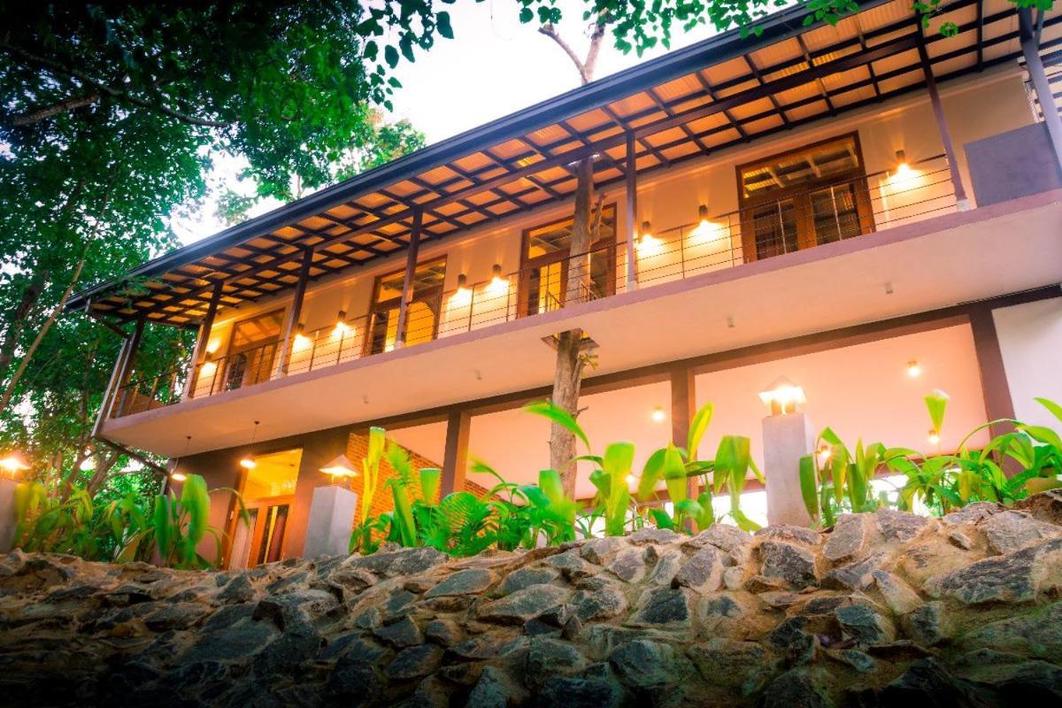 Roshara Nalla Giriulla Exterior photo