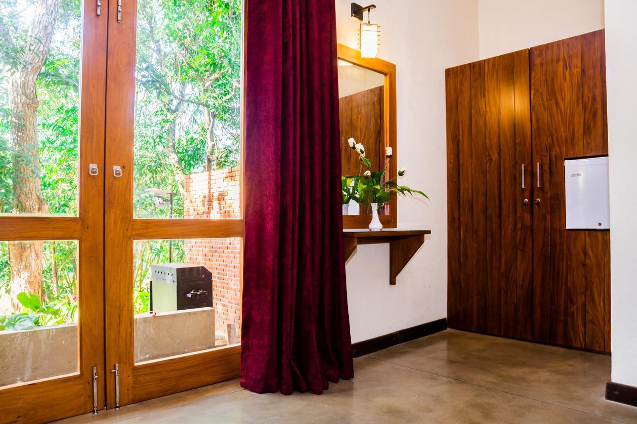 Roshara Nalla Giriulla Exterior photo